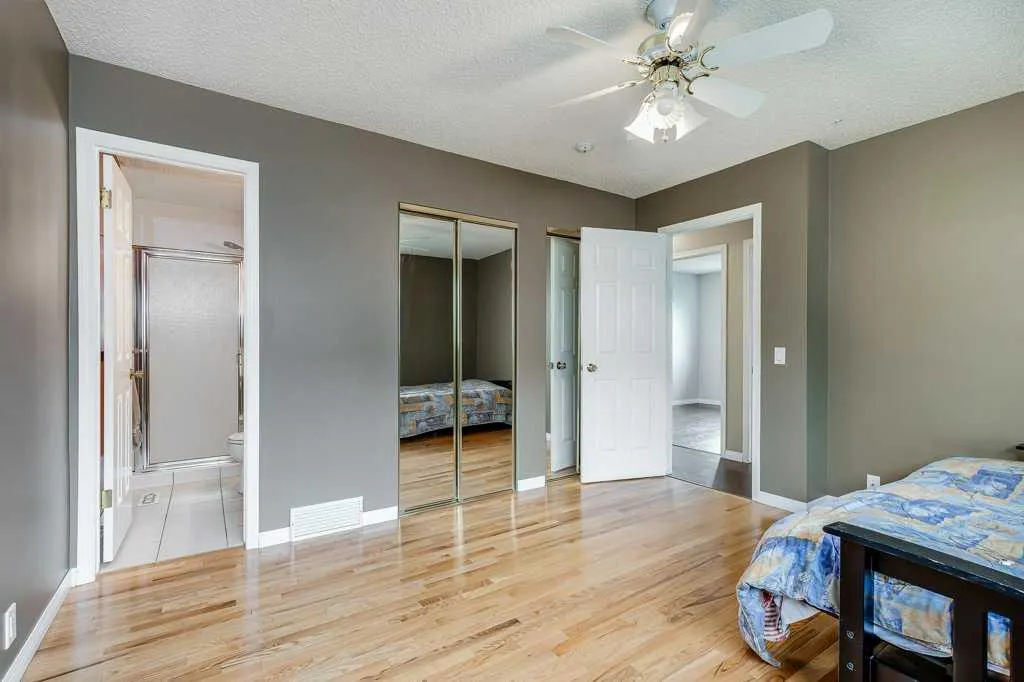16 Ridgegate Way SW