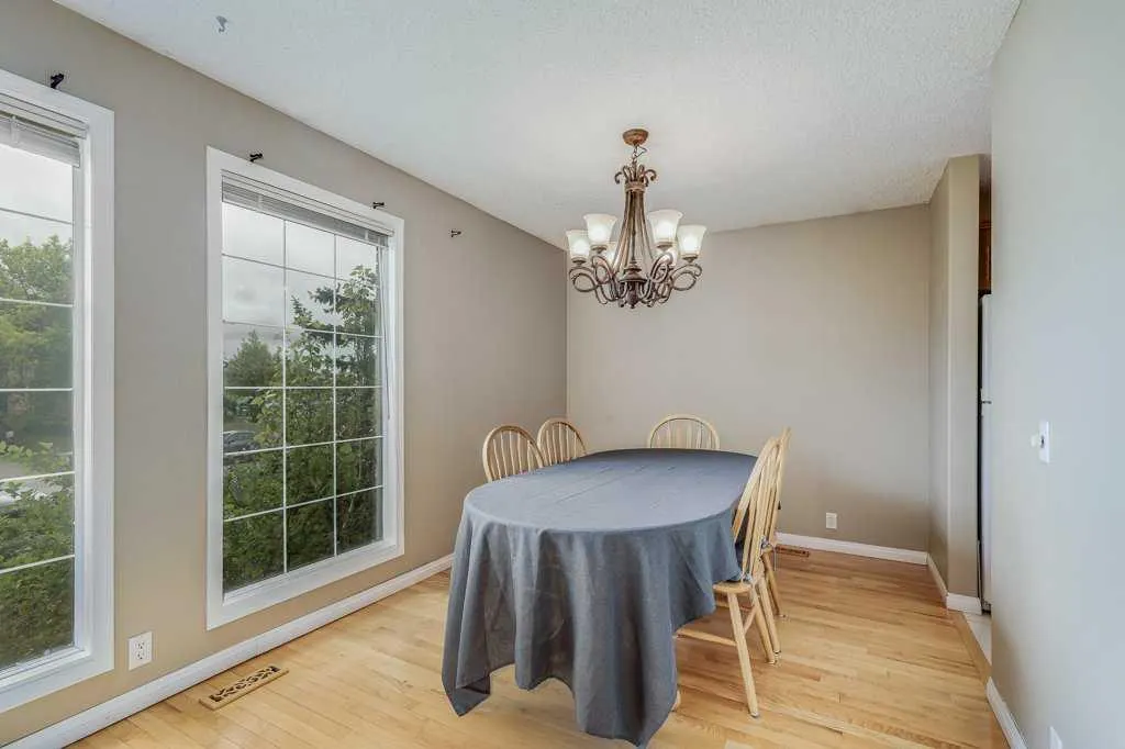 16 Ridgegate Way SW