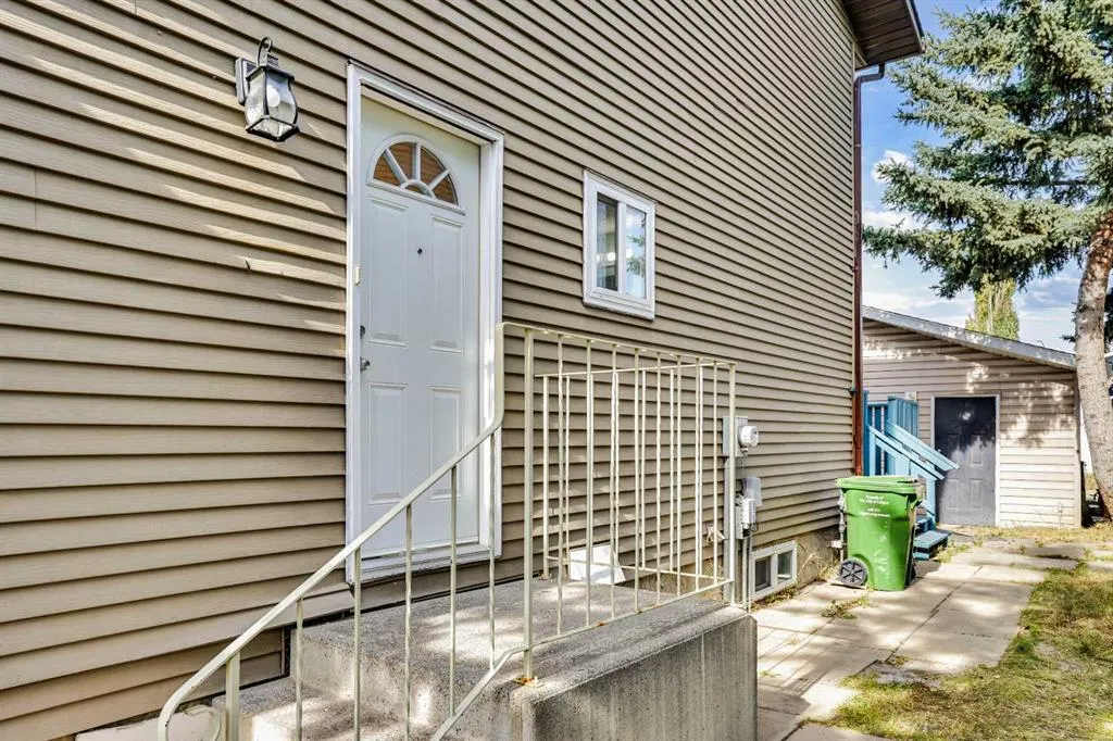48 WHITWORTH Way NE