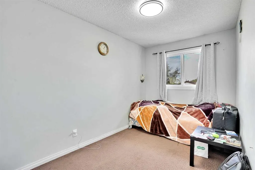 48 WHITWORTH Way NE