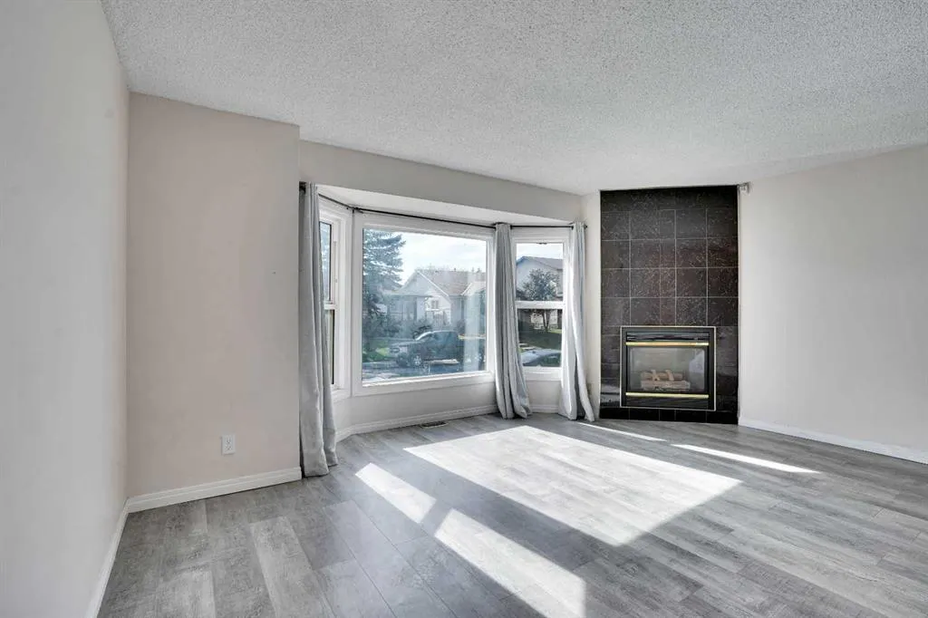 48 WHITWORTH Way NE