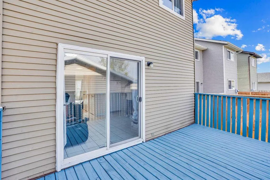 48 WHITWORTH Way NE