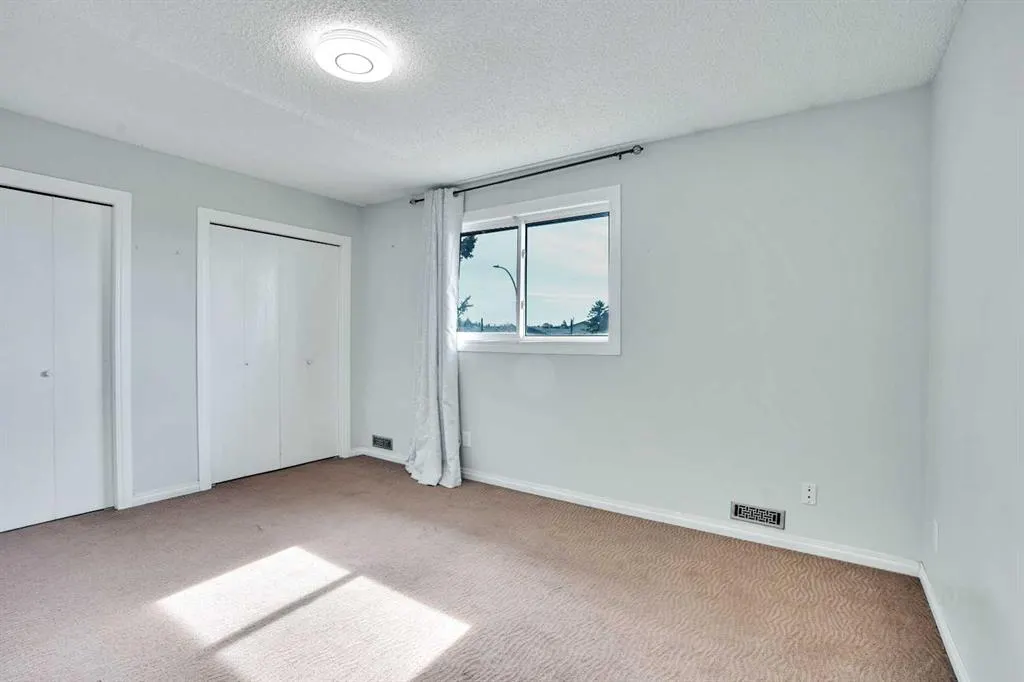 48 WHITWORTH Way NE