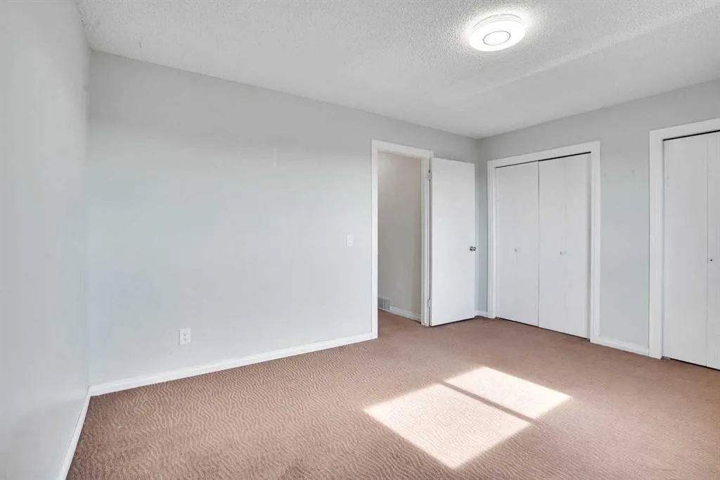 48 WHITWORTH Way NE