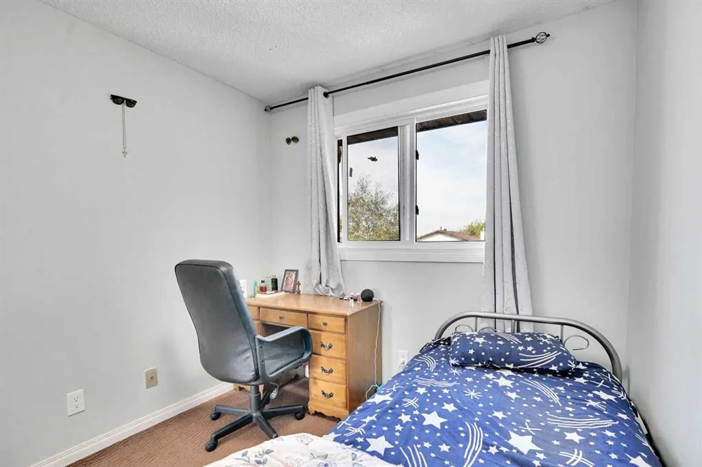 48 WHITWORTH Way NE