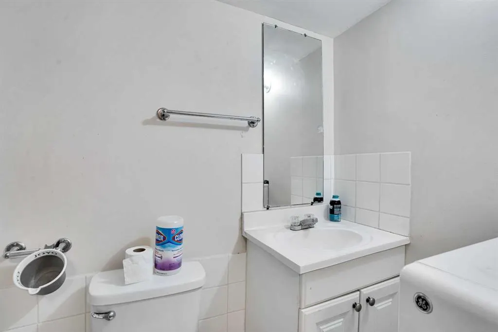 48 WHITWORTH Way NE