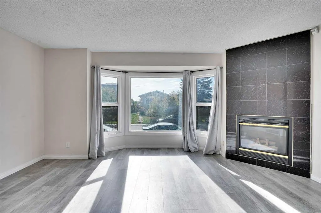 48 WHITWORTH Way NE