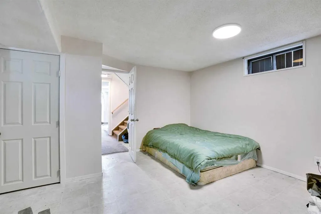 48 WHITWORTH Way NE