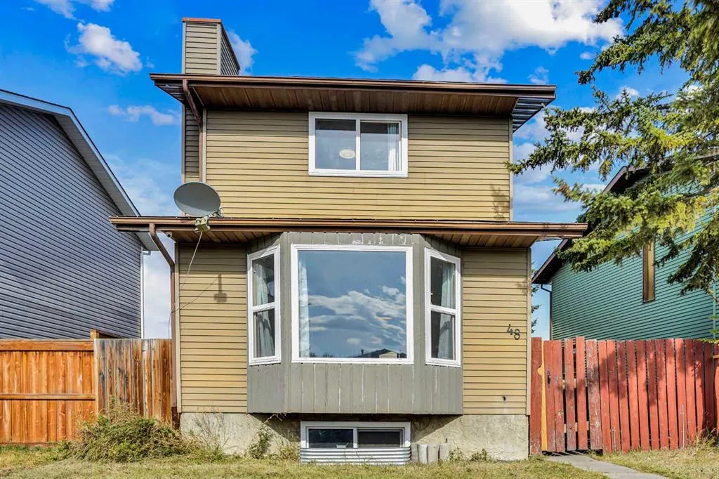 48 WHITWORTH Way NE