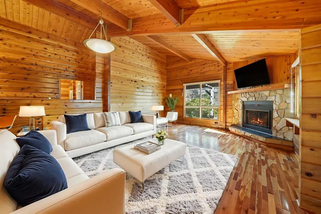 16 Rustic Crescent