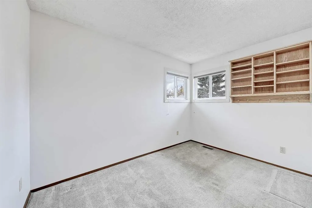 40 Woodview Court SW