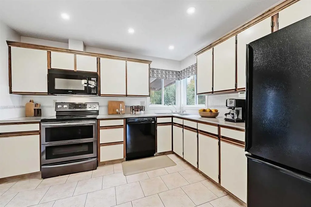 40 Woodview Court SW