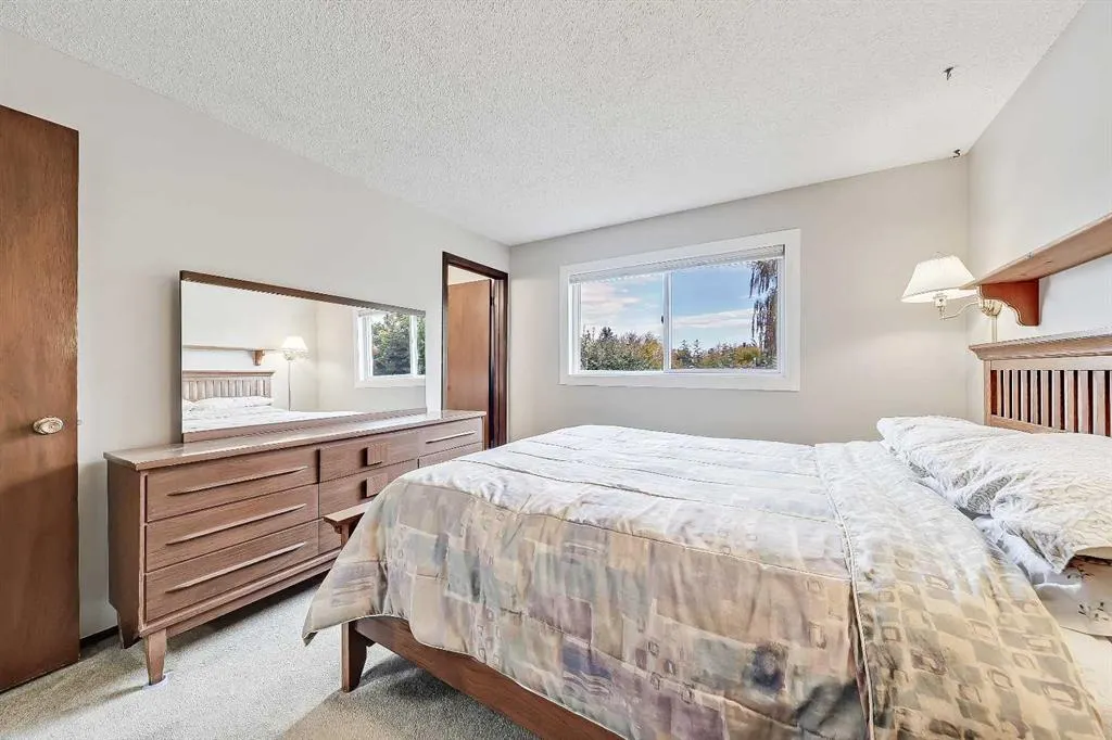 40 Woodview Court SW