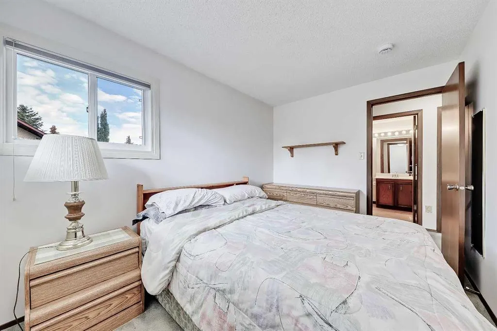 40 Woodview Court SW