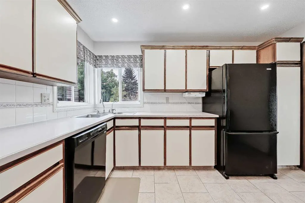 40 Woodview Court SW