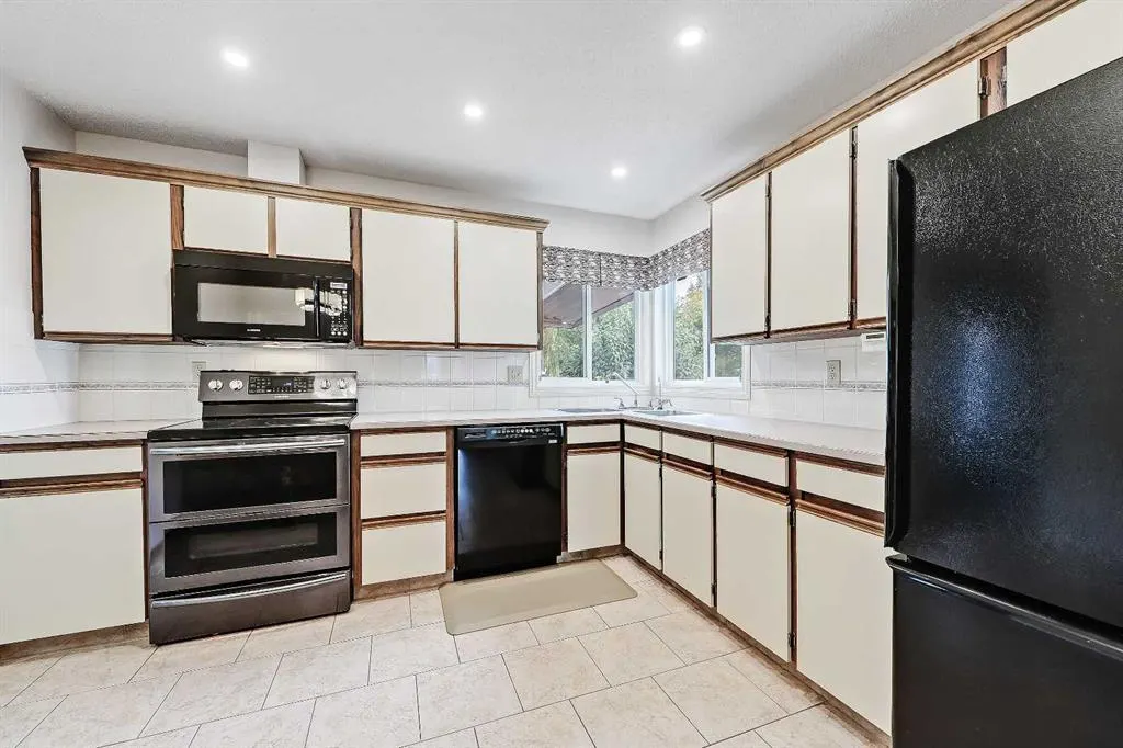 40 Woodview Court SW