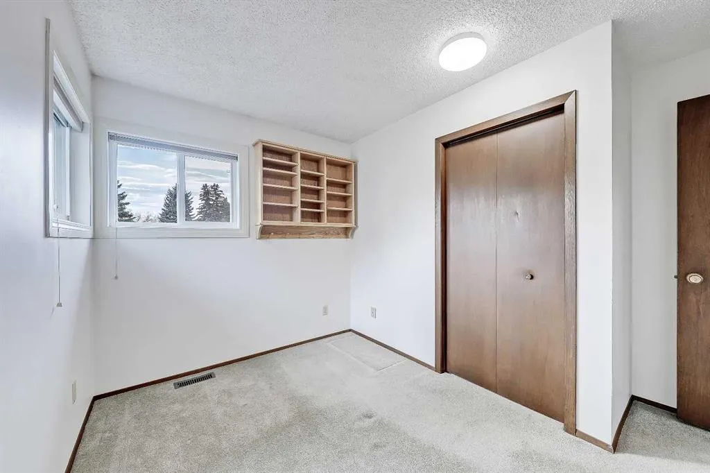 40 Woodview Court SW