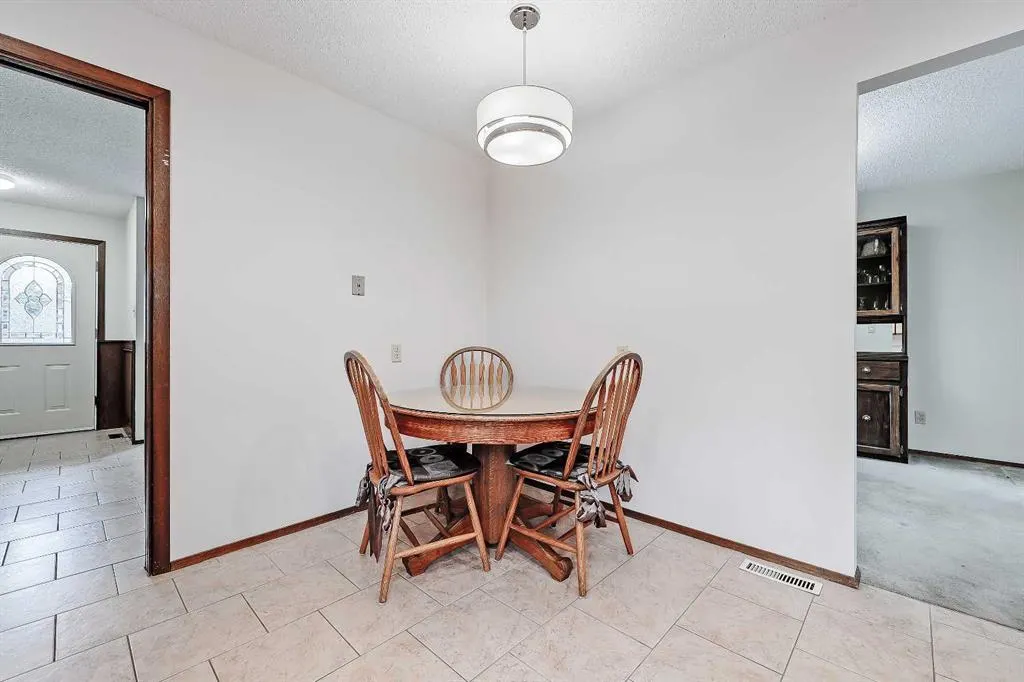 40 Woodview Court SW