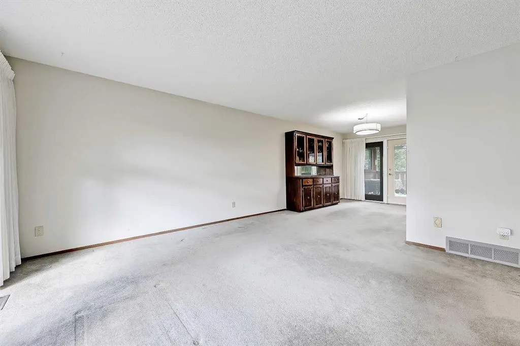 40 Woodview Court SW