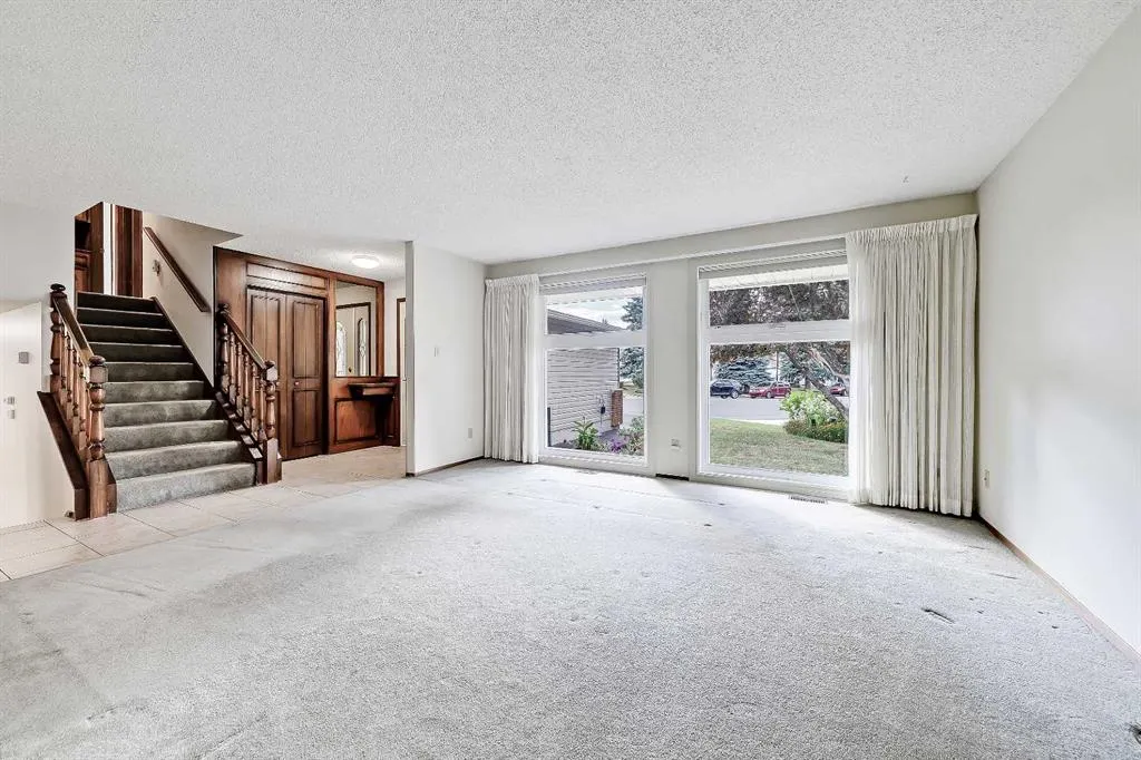 40 Woodview Court SW