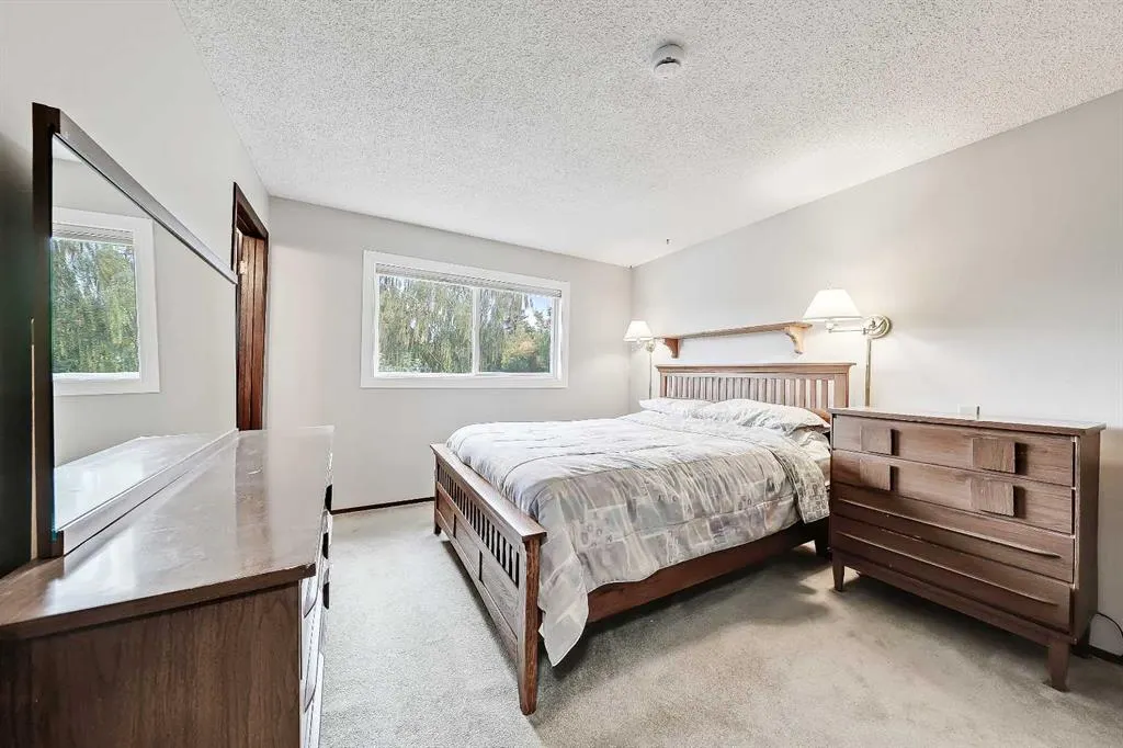 40 Woodview Court SW