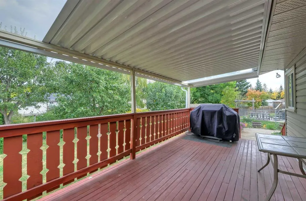 40 Woodview Court SW