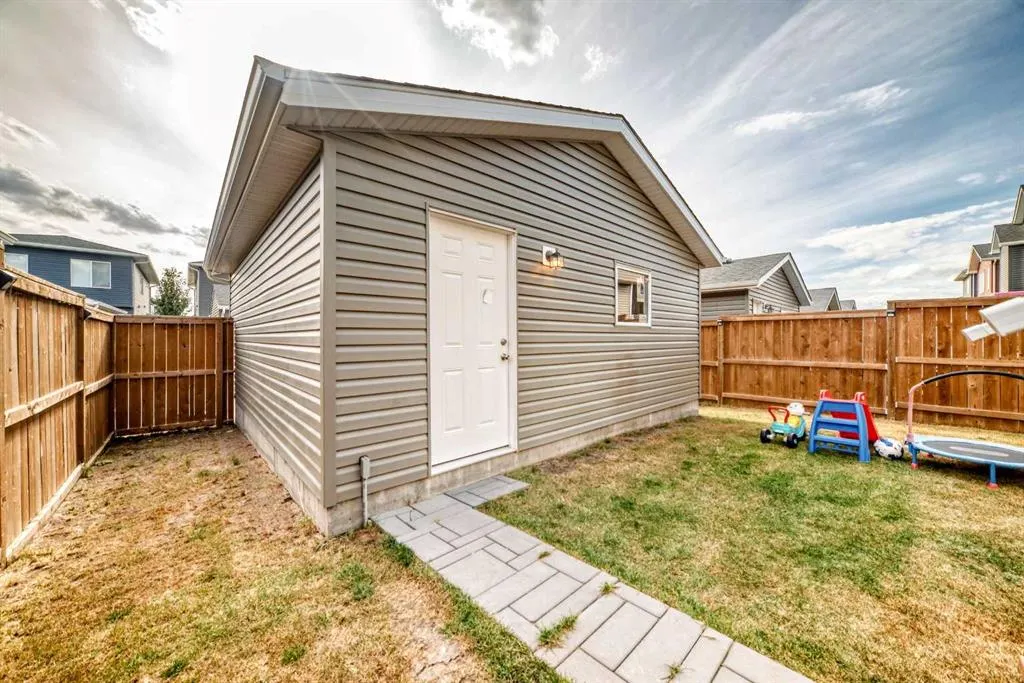 868 WEST LAKEVIEW Drive