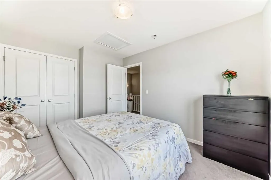 868 WEST LAKEVIEW Drive