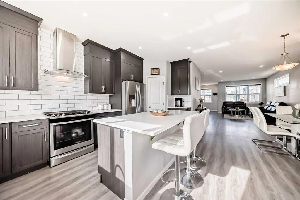 868 WEST LAKEVIEW Drive