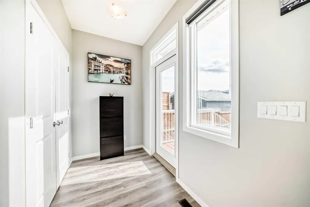 868 WEST LAKEVIEW Drive