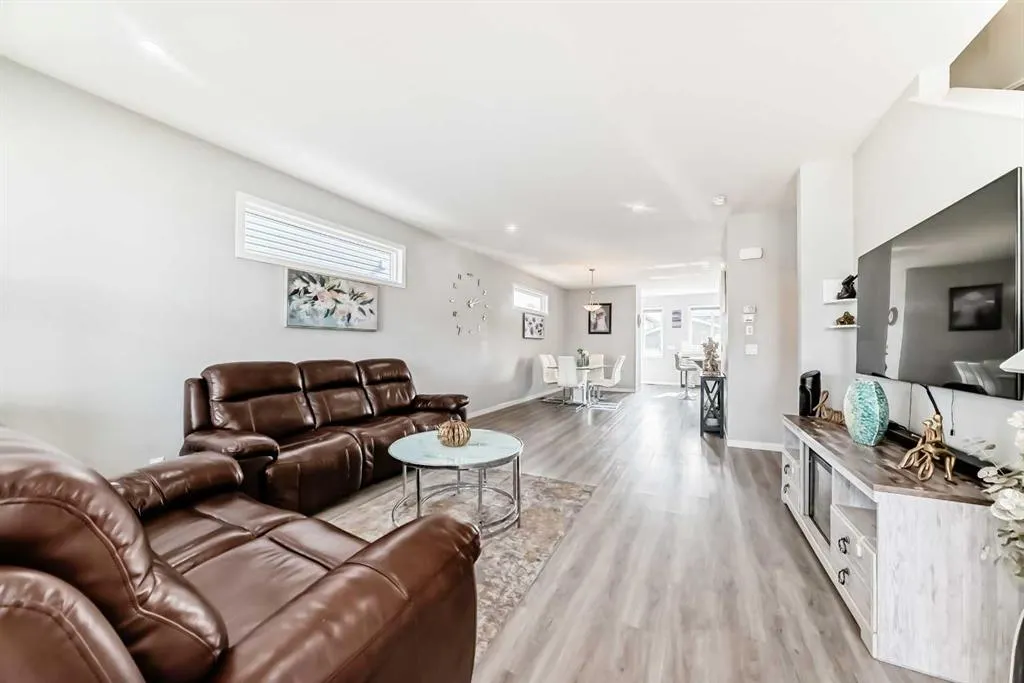 868 WEST LAKEVIEW Drive