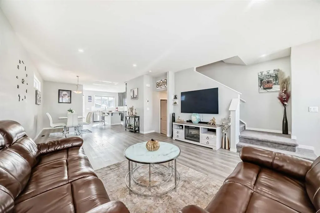 868 WEST LAKEVIEW Drive