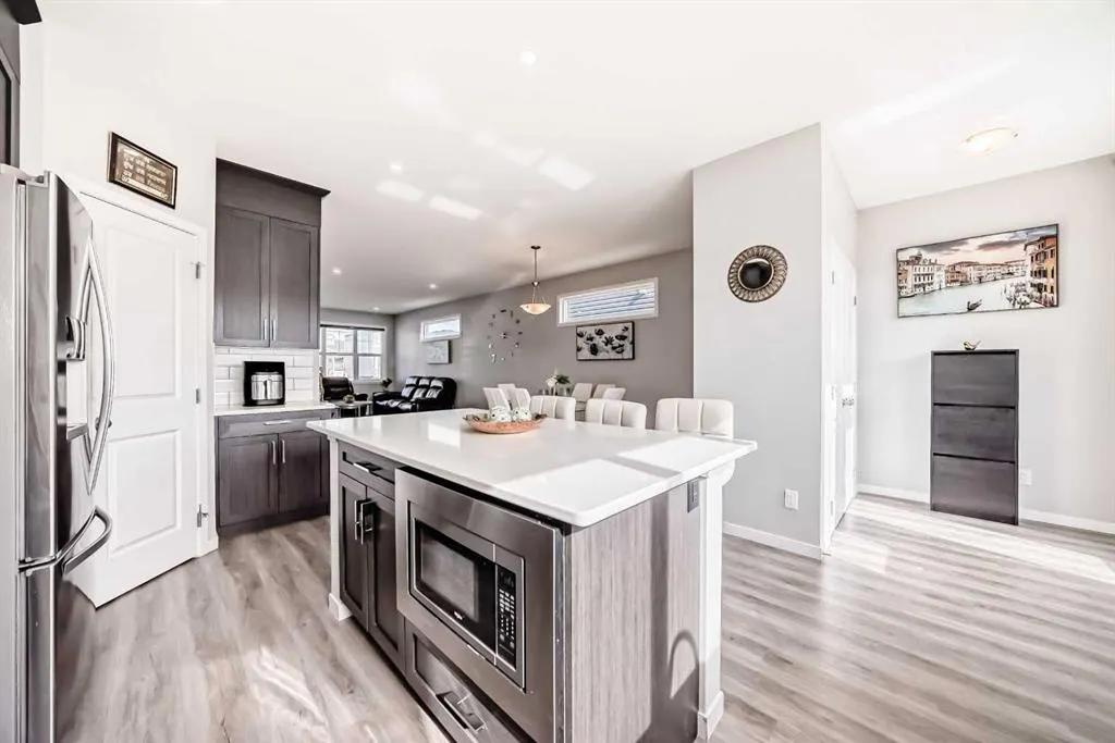 868 WEST LAKEVIEW Drive