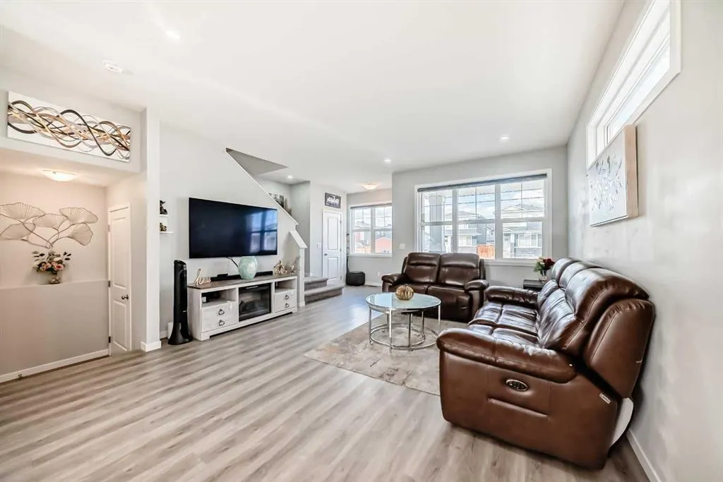 868 WEST LAKEVIEW Drive