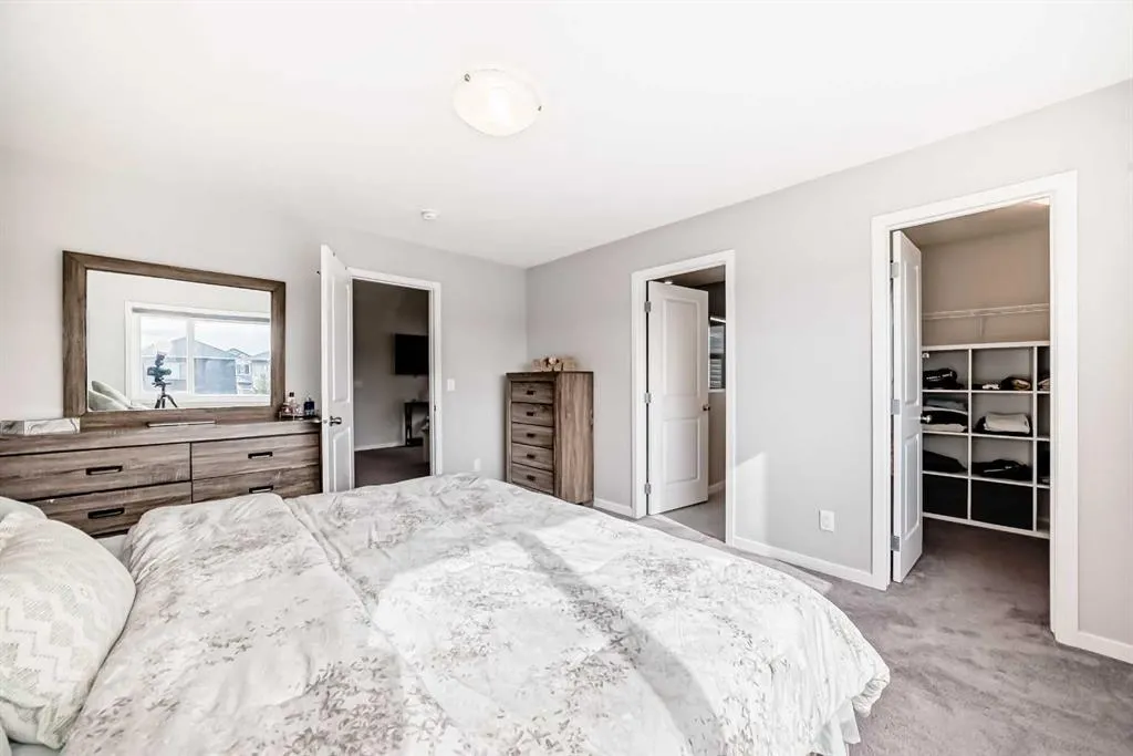 868 WEST LAKEVIEW Drive