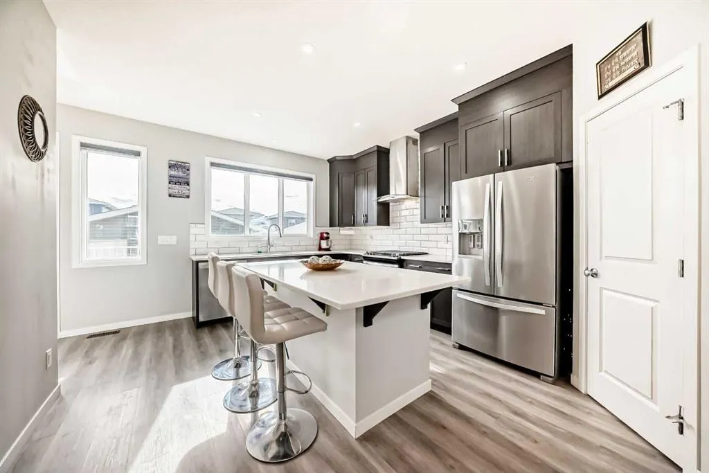 868 WEST LAKEVIEW Drive
