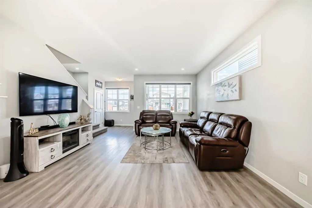 868 WEST LAKEVIEW Drive