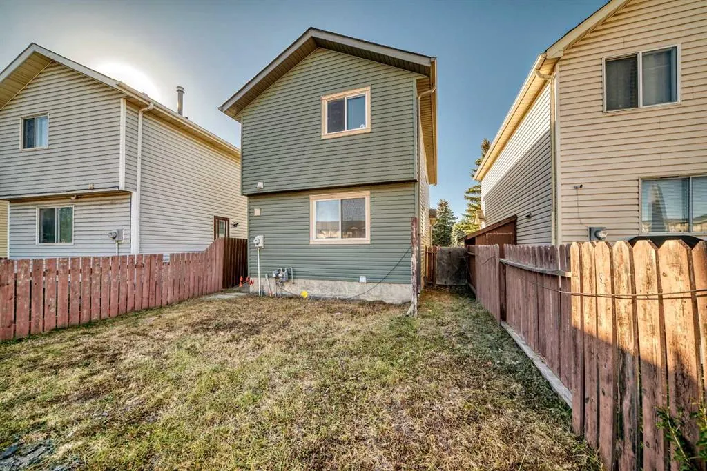 327 Falshire Way NE