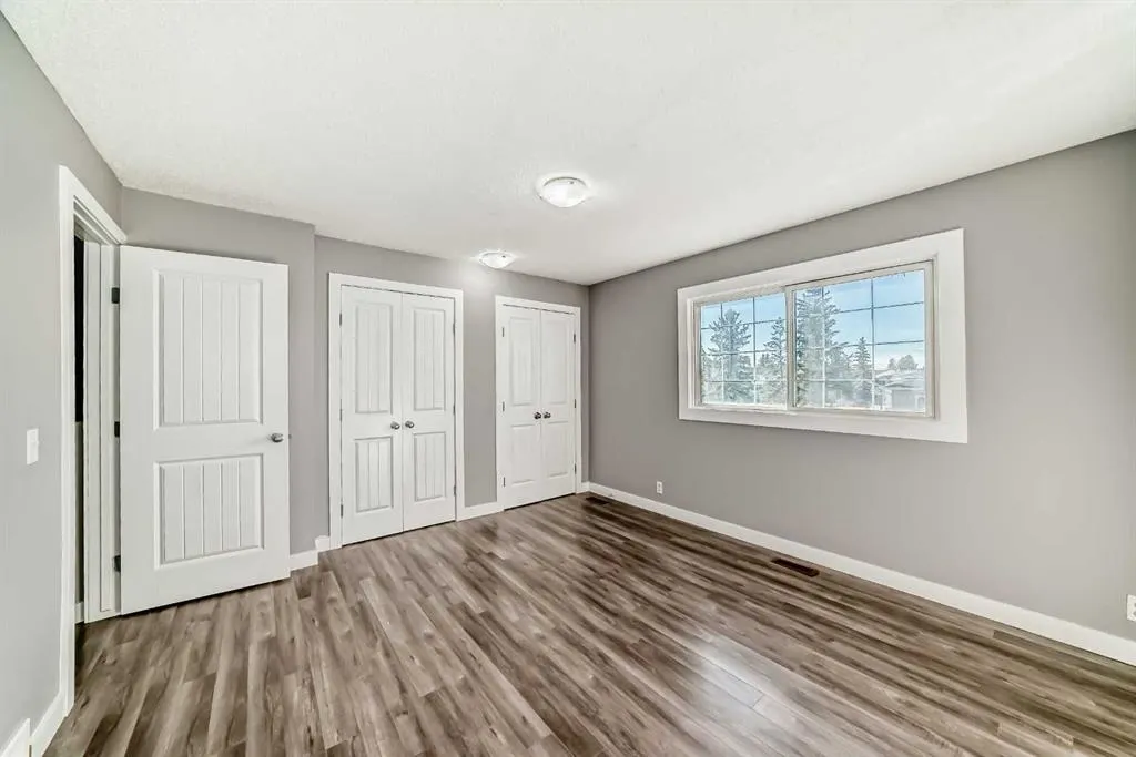 327 Falshire Way NE