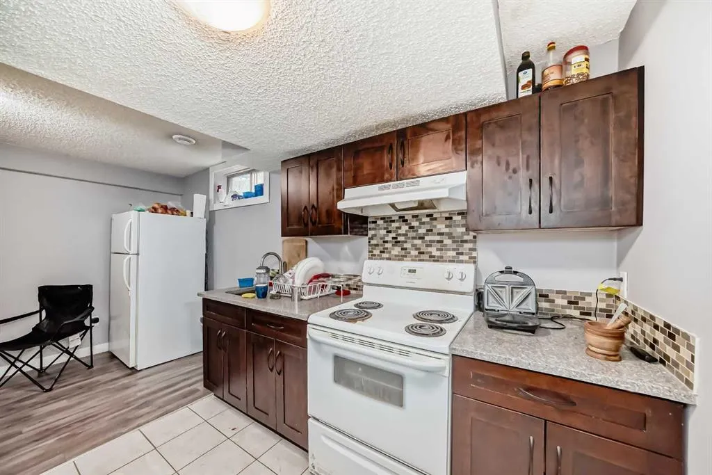 327 Falshire Way NE