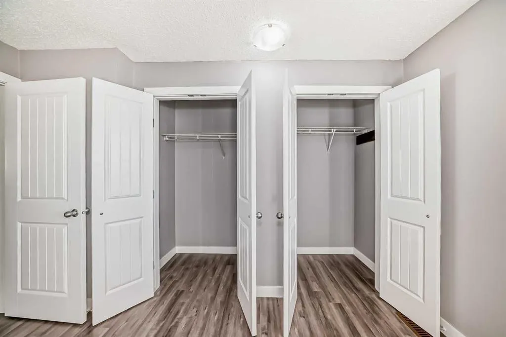 327 Falshire Way NE