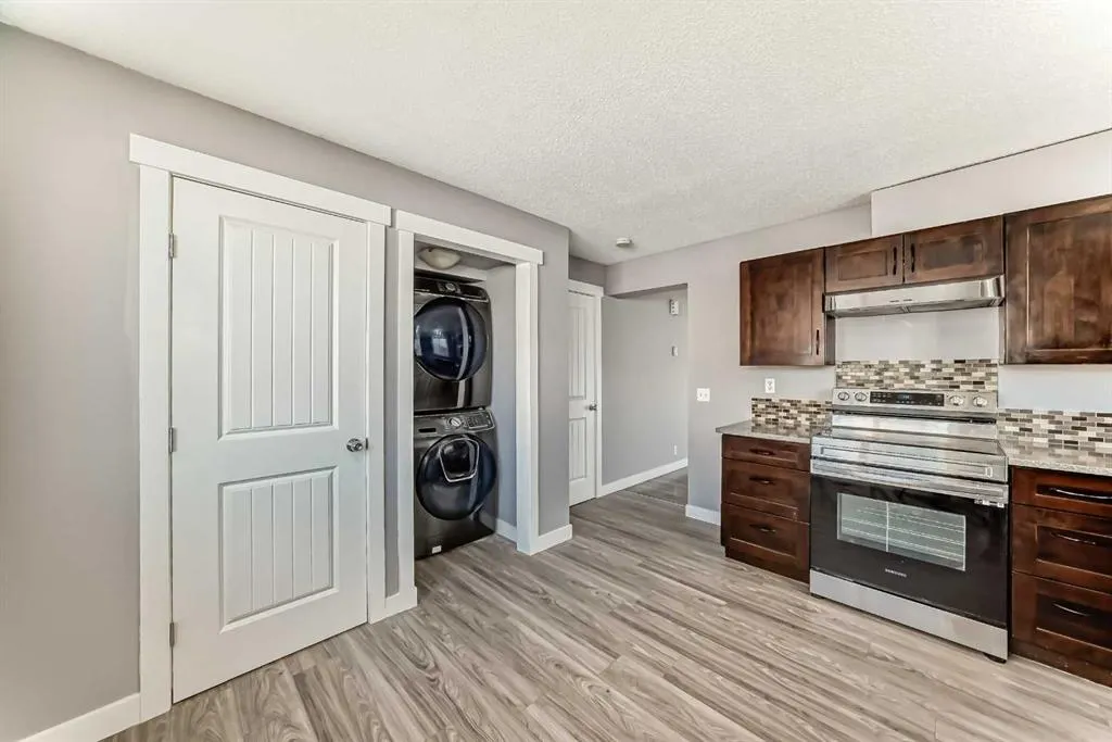 327 Falshire Way NE