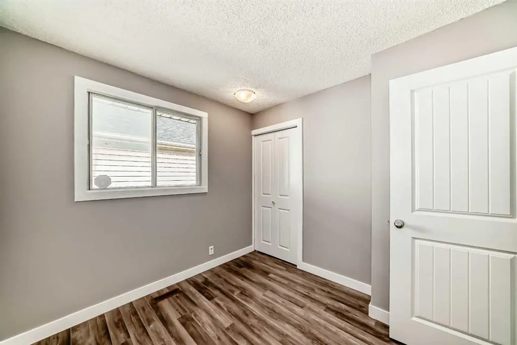 327 Falshire Way NE