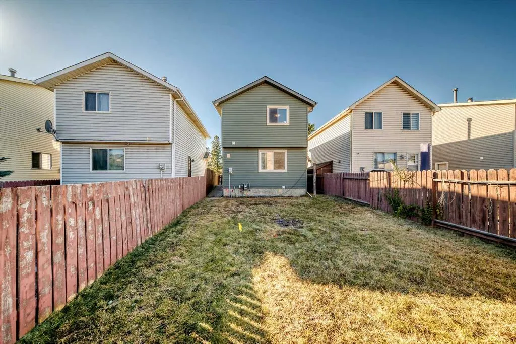 327 Falshire Way NE