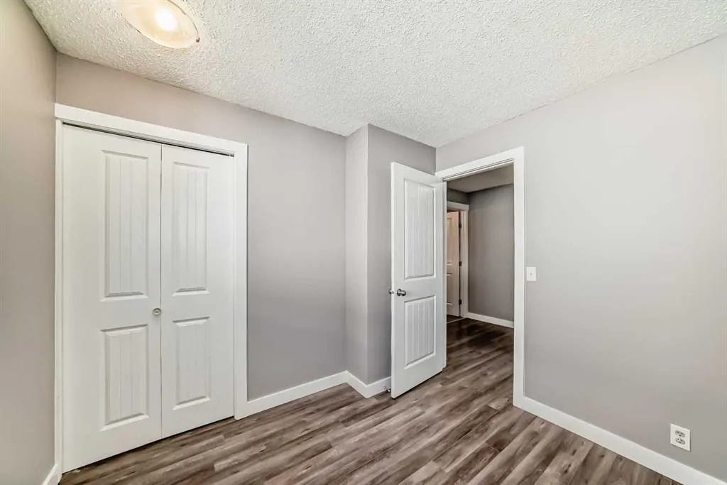 327 Falshire Way NE