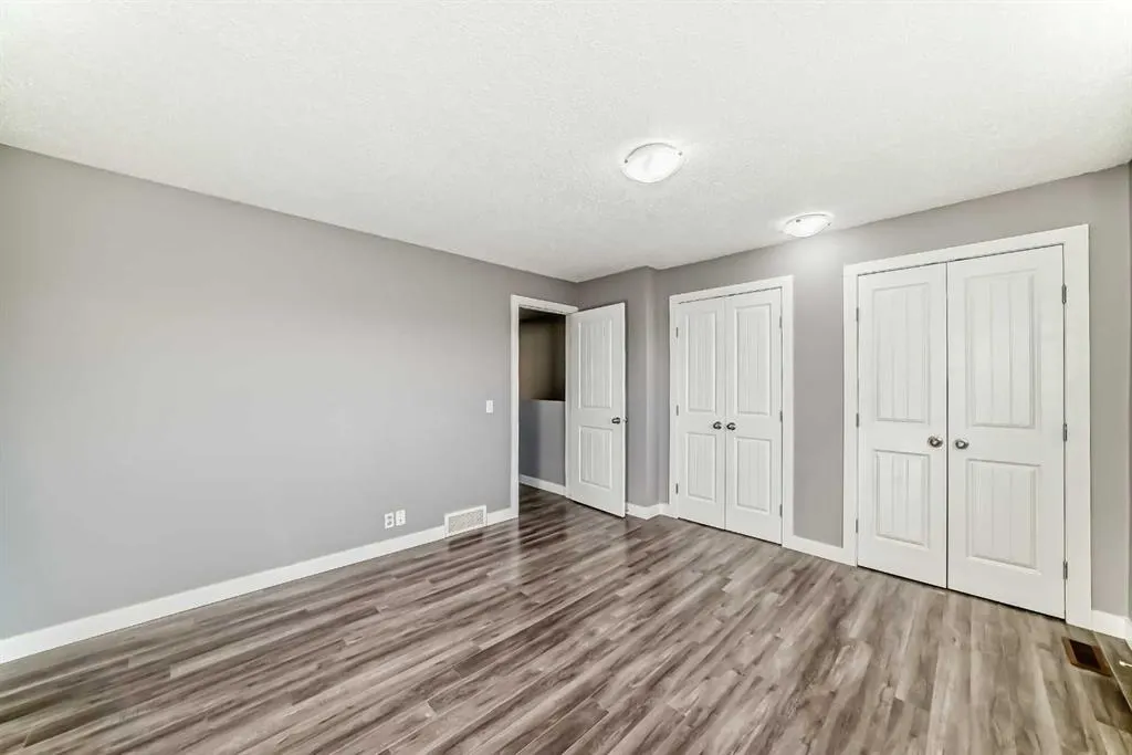 327 Falshire Way NE