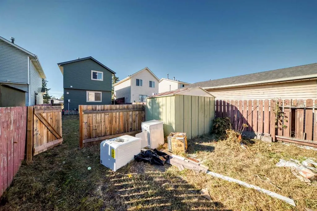 327 Falshire Way NE