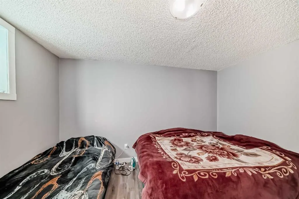 327 Falshire Way NE