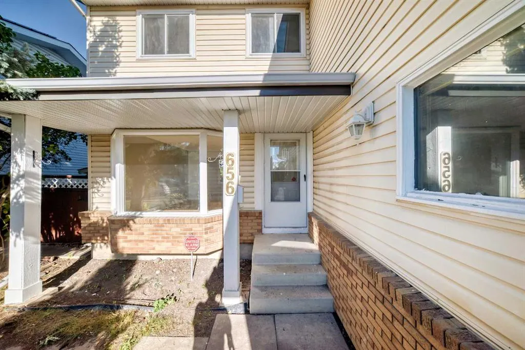 656 Woodbine Boulevard SW