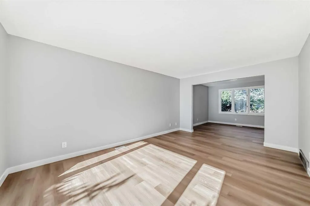 656 Woodbine Boulevard SW